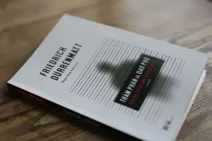 Thẩm phán và đao phủ